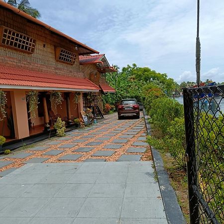 Canalview Private Cottage Azhikkal Ayiram Thengu Panmana Екстериор снимка