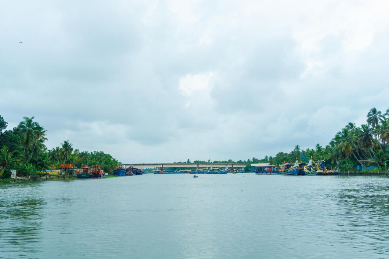 Canalview Private Cottage Azhikkal Ayiram Thengu Panmana Екстериор снимка