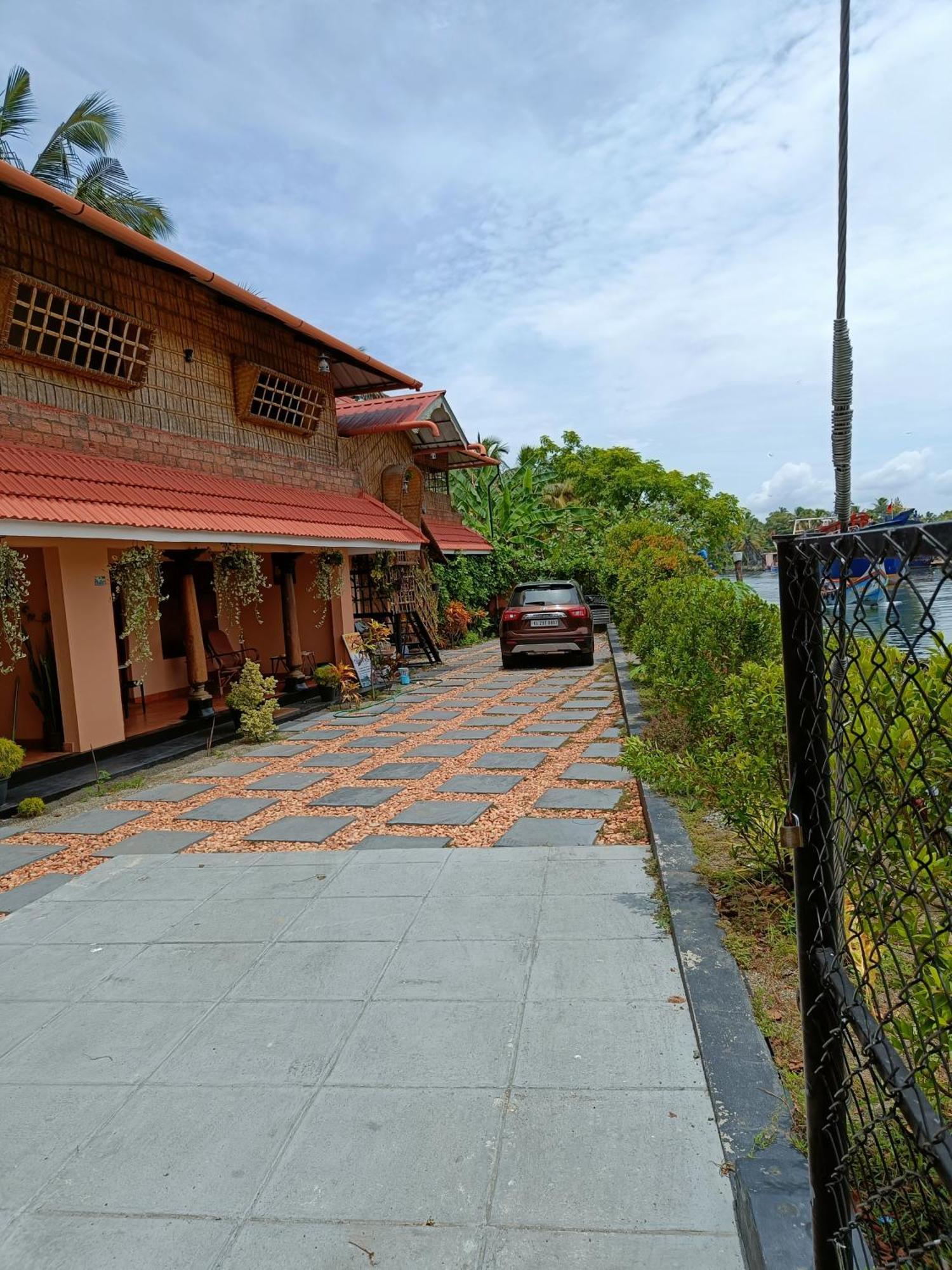 Canalview Private Cottage Azhikkal Ayiram Thengu Panmana Екстериор снимка